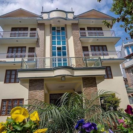 Norbu Hotel Катманду Экстерьер фото