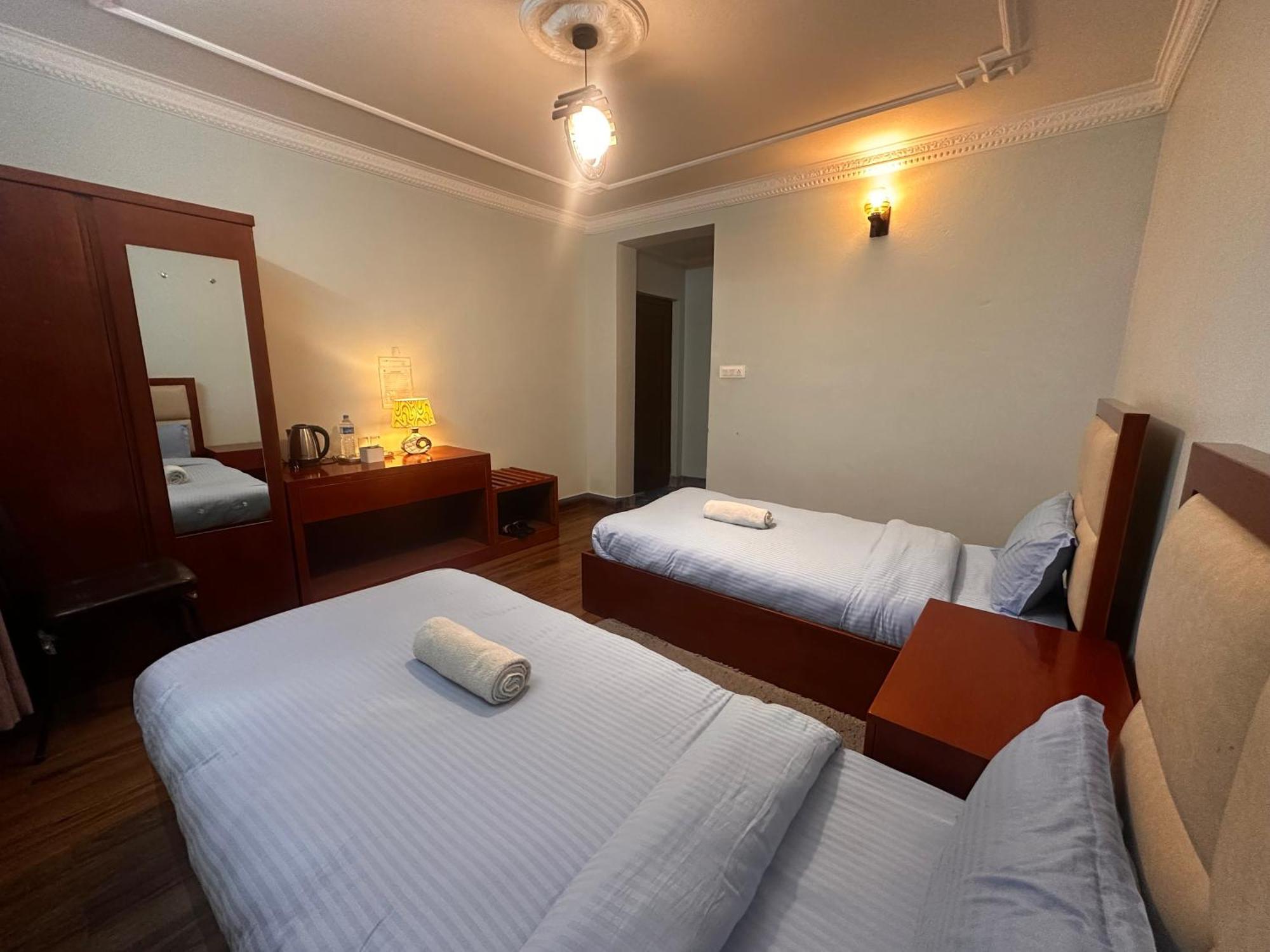Norbu Hotel Катманду Экстерьер фото